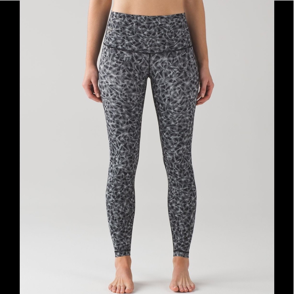 🪶 LuLulemon athletica Black & Gray Printed High-Rise Leggings
